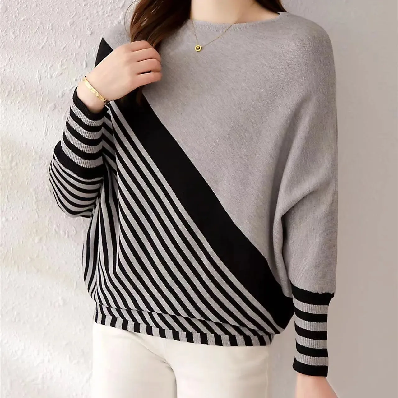 Women's Contrast Color Batwing Sleeve Sweater